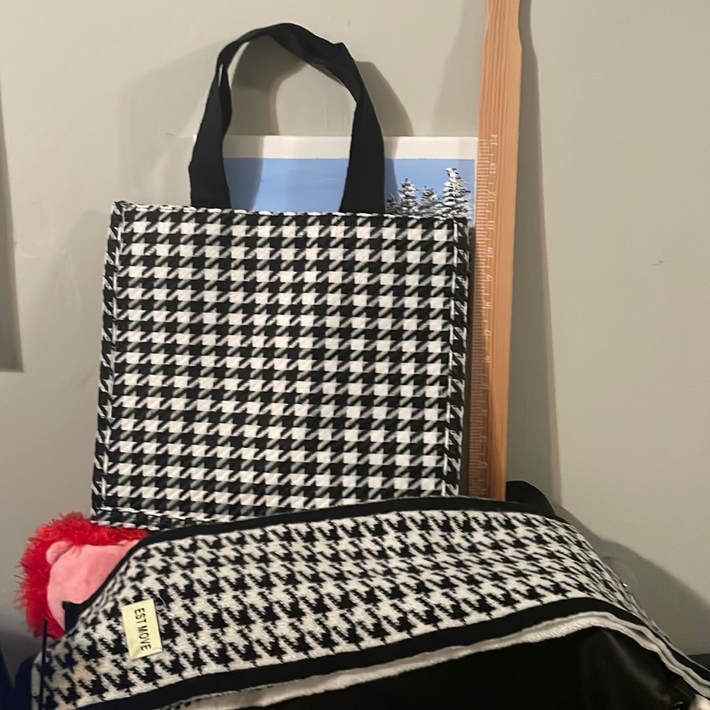Houndstooth Pattern Scarf and Tote Bag New